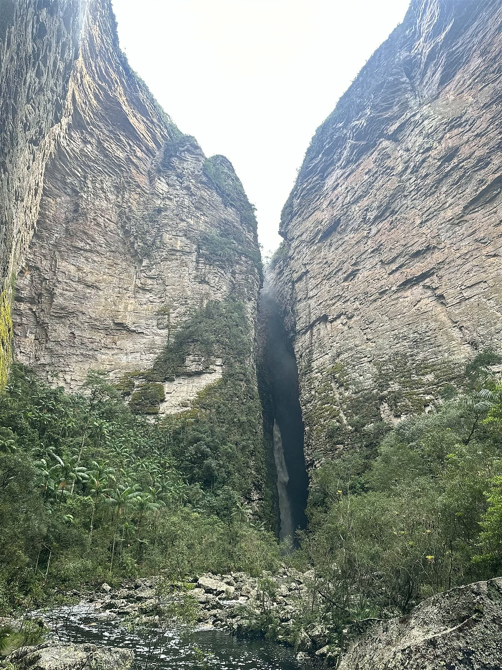 A fenda do cânion da Fumacinha vista de fora